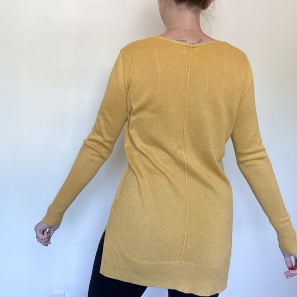 Old Navy Yellow Long Sleeve Vneck Sweater With Side Slits Womens Size Small - Picture 1 of 11